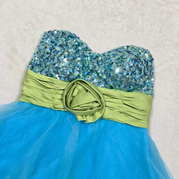 B Darlin ✦ Blue Strapless Party Dress ✦ Sequin Bodice + Tulle Flare ✦ XS EUC - Picture 7 of 17